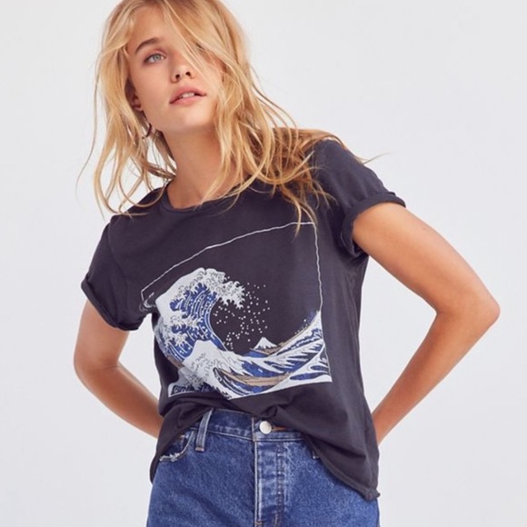Urban Outfitters Tops - Urban outfitters great wave t-shirt